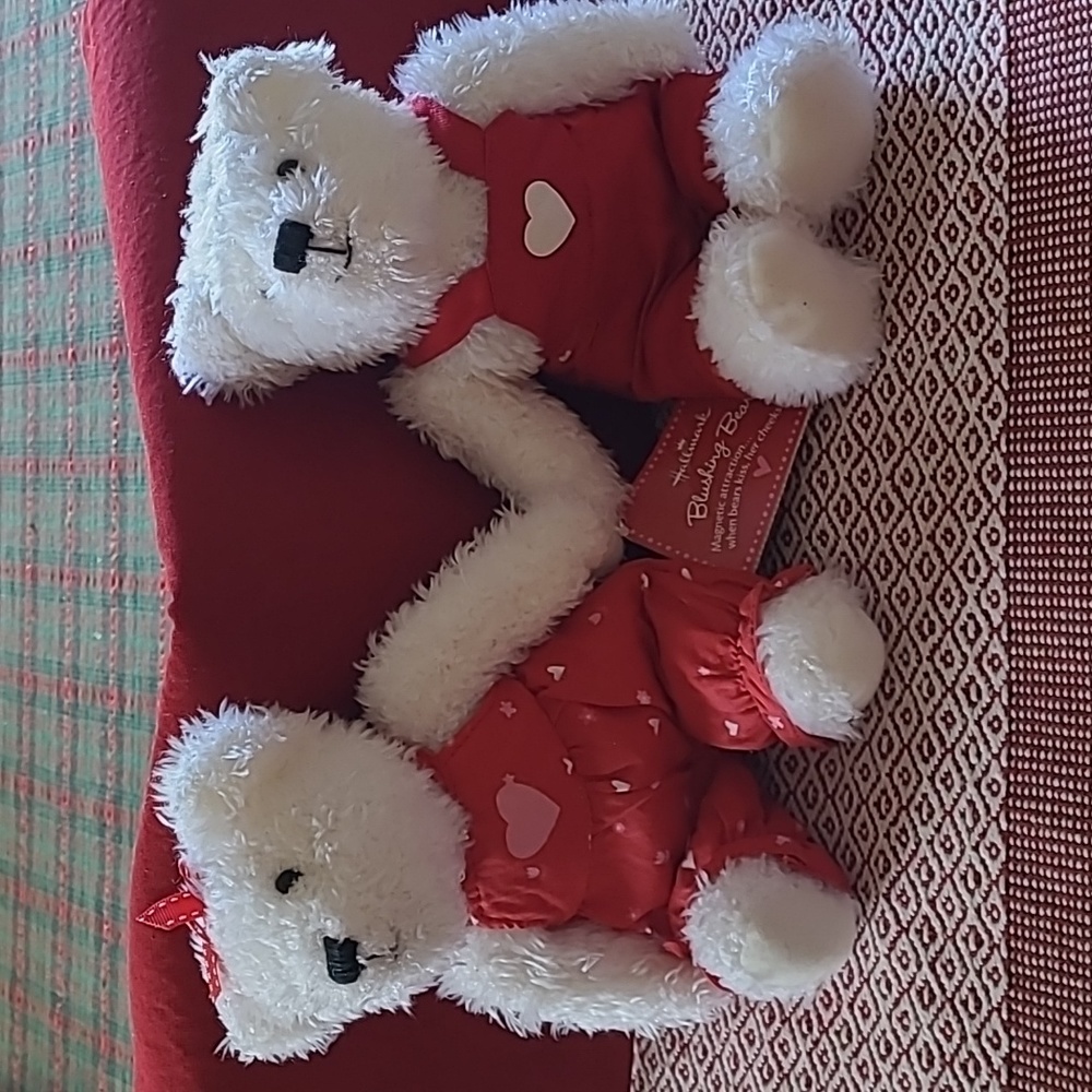 Hallmark Blushing Bears Valentines Kiss Kiss 💋 Bears